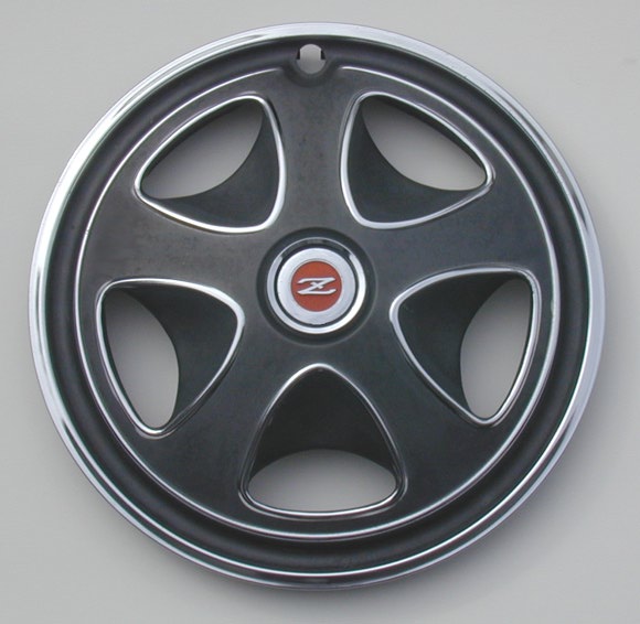 datsun 240z hubcaps